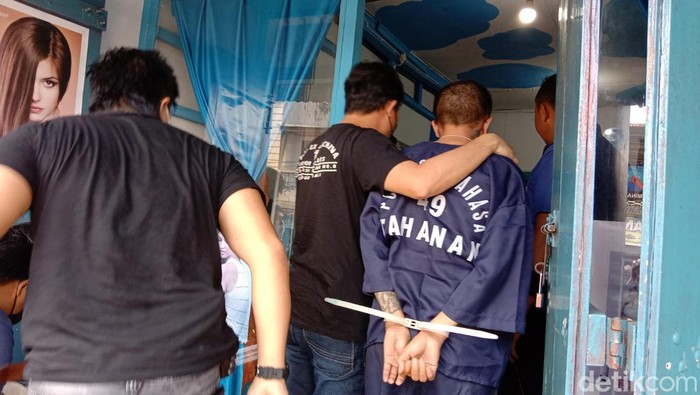 Pembunuhan sadis waria ditarik jantungnya di Minahasa direkonstruksi polisi (detikcom/Trisno Mais)