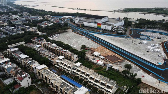 Penampakan Lintasan Sirkuit Formula E dari Atas Pembangunan lintasan Sirkuit Formula E di Jakarta telah rampung. Kini Jakarta International E-Prix Circuit menyisakan pemasangan infrastruktur tambahan.