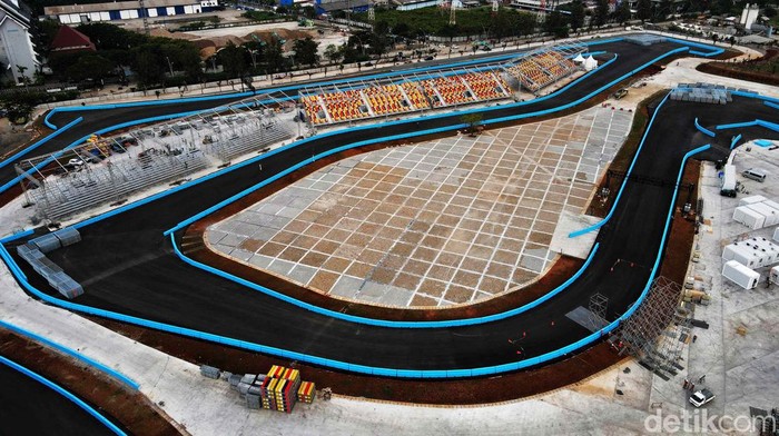 Pembangunan lintasan Sirkuit Formula E di Jakarta telah rampung. Kini Jakarta International E-Prix Circuit menyisakan pemasangan infrastruktur tambahan.