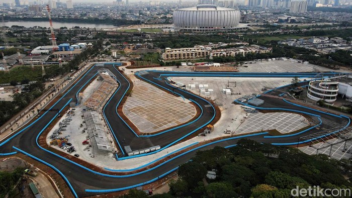 Pembangunan lintasan Sirkuit Formula E di Jakarta telah rampung. Kini Jakarta International E-Prix Circuit menyisakan pemasangan infrastruktur tambahan.