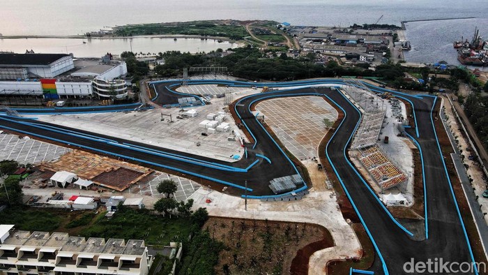 Pembangunan lintasan Sirkuit Formula E di Jakarta telah rampung. Kini Jakarta International E-Prix Circuit menyisakan pemasangan infrastruktur tambahan.