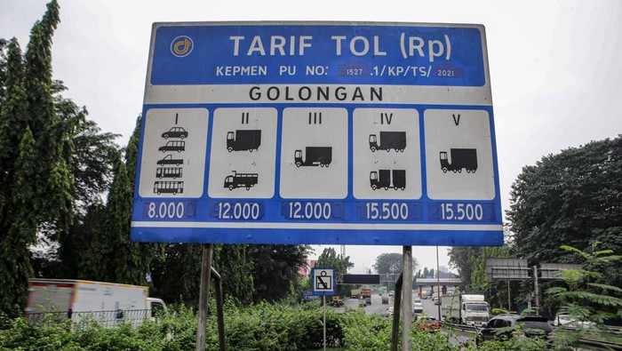 Sejumlah kendaraan melintas di ruas Tol Jakarta-Tangerang, Kota Tangerang, Banten, Selasa (17/5/2022). PT Jasa Marga (Persero) Tbk membukukan perolehan laba bersih pada kuartal pertama tahun 2022 senilai Rp392,8 miliar atau mengalami kenaikan sebesar 142,7 persen dibanding periode yang sama pada tahun sebelumnya yakni Rp231 miliar. ANTARA FOTO/Fauzan/rwa.