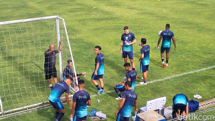 Persib Bandung memulai latihan kembali di Stadion Sidolig