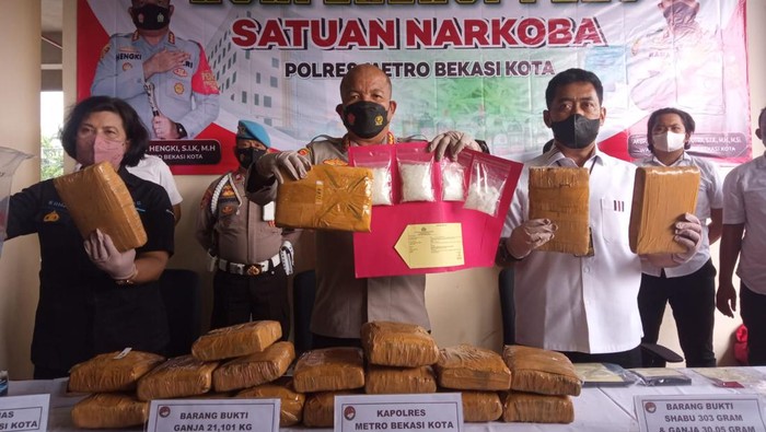 Polisi tangkap pengedar ganja dan sabu di Kota Bekasi