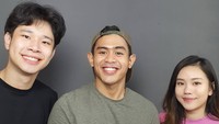 Kolaborasi dengan berbagai konten kreator dilakukan para YouTuber terkenal, tak terkecuali Jess No Limit dan Jessica Jane yang mengundang Tanboy Kun. Wah, kira-kira mereka diajak mukbang bareng nggak ya?
