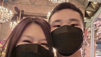 Nama Jess No Limit tengah ramai dibicarakan karena status hubungannya dengan Sisca Kohl, seleb TikTok yang terkenal dengan konten makan mewah. Sebagai pasangan, mereka menunjukkan sama-sama budak cinta alias bucin!