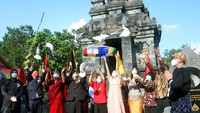 Acara diawali dengan pelaksanaan vaksinasi booster keliling dan bakti sosial bagi masyarakat sekitar kawasan Candi, serta Festival Merti Bumi Karuna, dimana umat Buddha melakukan upacara pelepasan ikan dan burung bersama dengan masyarakat.