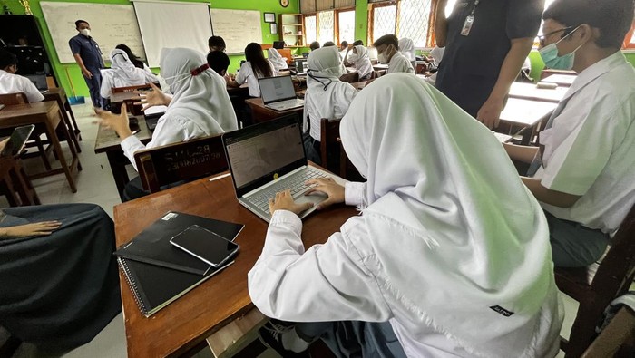 PTM 100 persen di SMA 28 Jakarta PTM 100 persen di SMA 28 Jakarta
