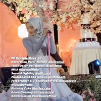 Berbeda dari penampilan pertama yang menggunakan celana panjang, di penampilan kedua Putri Delina tampak lebih anggun dengan dress abu-abu. Bak seorang princess, dress panjang itu tampak semi ball gown. Foto: Instagram