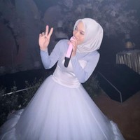 Dalam acara ulang perayaan ulang tahunnya itu Putri Delina tampak beberapa kali memamerkan suara merdunya dengan bernyanyi. Seperti dalam foto yang satu ini, Putri tampak sedang bernyanyi. Foto: Instagram