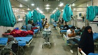 Pejabat medis setempat mengatakan, ratusan orang di seluruh ibu kota dan kota-kota selatan pergi ke rumah sakit karena kesulitan bernapas.