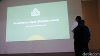 Proses pendaftaran tak jauh berbeda dengan tahun sebelumnya. Disdik Jabar telah menyiapkan laman sekolah.ppdb.disdik.jabarprov.go.id/login untuk pendaftaran peserta didik melalui online atau dalam jaringan (daring). 