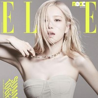 Kini Rose BLACKPINK mengejutkan penggemar dengan penampilan barunya di majalah Elle Korea. Saat menjalani pemotretan, pemilik nama asli Park Chaeyoung itu sudah punya rambut sebahu. Foto: dok. Instagram @roses_are_rosie