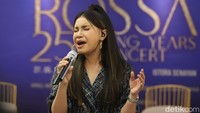 Antusiasme penggemar dan calon penonton pun sangat tinggi. Hal itu diketahui melalui penjualan tiket konser yang habis dalam waktu singkat. (Foto: Palevi/detikcom)