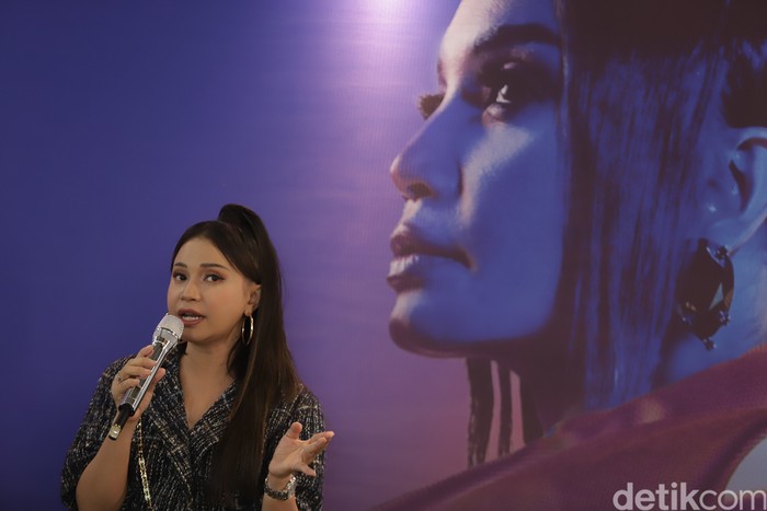 Rossa Rossa saat hadir konferensi pers Konser 25 Tahun Berkarya di Jakarta, Selasa (17/5/2022).