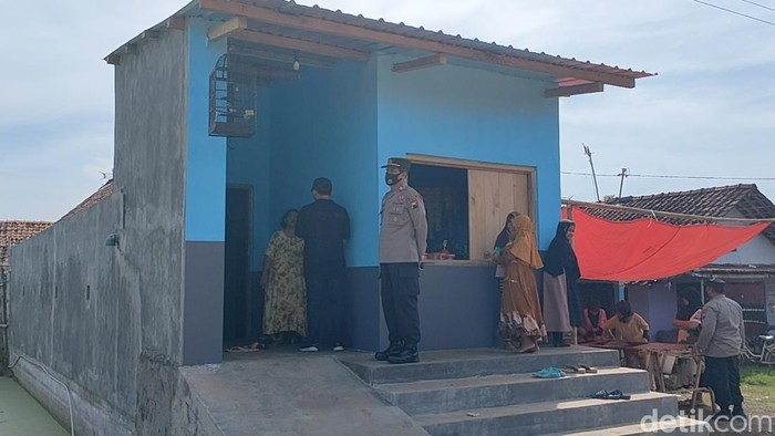 Rumah Sri Mulyani yang nyaris dibakar pemuda gegara cintanya ditolak sang anak. Peristiwa itu terjadi Senin (16/5/2022).