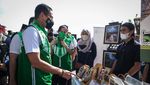 Sandiaga Keliling Borobudur Naik Motor Listrik