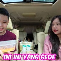 Video berjudul ‘Bucin Sama Sisca Kohl’ itu menunjukkan gaya pacaran keduanya pada Juni. Bikin gemes netizen, TikTokers dan gamers itu sama-sama memanggil ayang. Foto: dok. Youtube