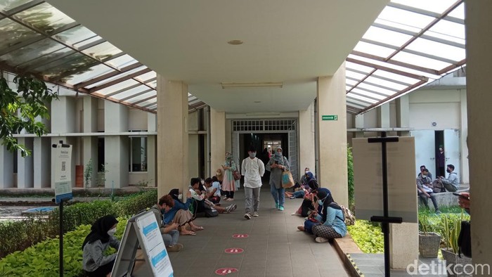 Suasana pelaksanaan UTBK SBMPTN 2022 di UI