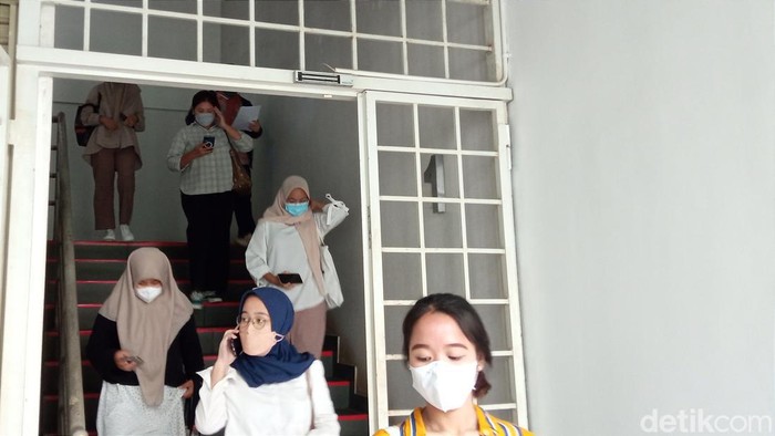 Suasana pelaksanaan UTBK SBMPTN 2022 di UI