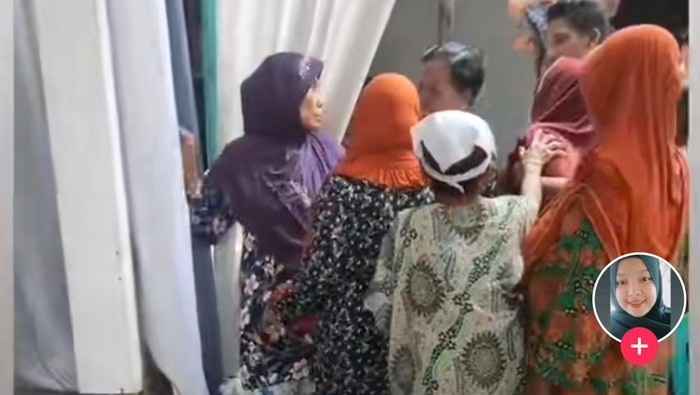 Tangis keluarga di pernikahan Ranting