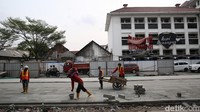 Dinas Bina Marga DKI Jakarta terus mengejar target penyelesaian revitalisasi trotoar di kawasan Kota Tua.
