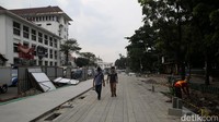 Revitalisasi difokuskan pada trotoar yang nantinya diperlebar menjadi tiga meter sehingga cukup luas untuk para pejalan kaki.