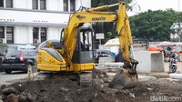 Pekerjaan terus dikebut demi selesainya proyek.