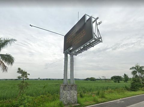 Bus Ardiansyah menabrak tiang VMS di Tol Surabaya-Mojokerto (Sumo), KM 712.400A. Kecelakaan tersebut menewaskan 14 orang.