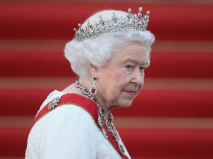 Uniknya Tiara Edisi Platinum Jubilee Ratu Elizabeth II, Bisa Jadi Kalung