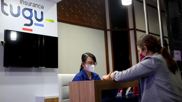 Tugu Insurance Catatkan Laba Rp 327 Miliar di 2021 Di tengah kondisi ekonomi yang masih menantang akibat pandemi Covid-19, PT Asuransi Tugu Pratama Indonesia Tbk (Tugu Insurance) berhasil catatkan Laba Rp 327,23 M.
Peningkatan kinerja baik dari sisi finansial maupun operasional itu dicatatkan di tahun buku 2021 (audited). Laba tahun berjalan konsolidasian tercatat sebesar Rp 327,23 Miliar atau naik 20% dari tahun lalu sebesar Rp 271,91 Miliar.