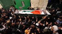 Namun jenazahnya ditahan oleh otoritas Israel sampai dipindahkan ke keluarganya pada Senin (16/5).  