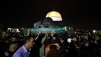 Usai jenazah dipulangkan, warga Palestina tumpah ruah mengantar jenazah Walid Sharif ke pemakaman.  