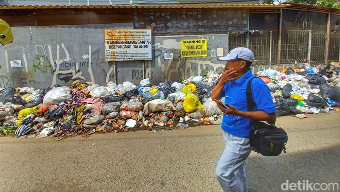Tumpukan sampah di Jl Lembur Tegal, Soreang, Kabupaten Bandung