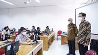 Unggul mengatakan, ITS sudah berkoordinasi dengan PLN Jawa Timur dan menambahkan 395 server untuk antisipasi jika server nasional terkendala atau terputus. Foto: Dok. ITS