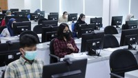 Di Universitas Gadjah Mada (UGM), peserta UTBK 2022 wajib melihat lokasi ujan sehari sebelum pelaksanaan ujian. Saat UTBK, peserta juga wajib menuliskan nama dan nomor peserta pada kertas buram yang disediakan dan menandatanganinya. Semoga berhasil, detikers! Foto: Dok. UGM