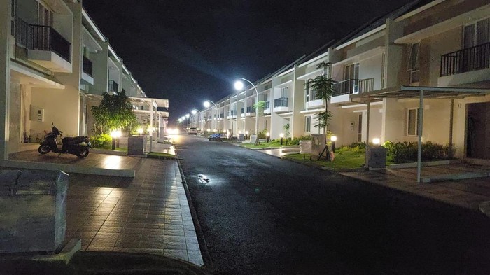 Warga di perumahan Summorecon Mutiara, Kota Makassar melaporkan listrik padam sudah sekitar 6 jam.