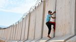 Tembok Perbatasan Jadi Tempat Bermain Anak-anak Suriah