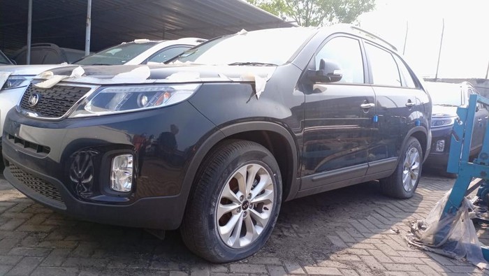 32 unit Kia Sorento dilelang