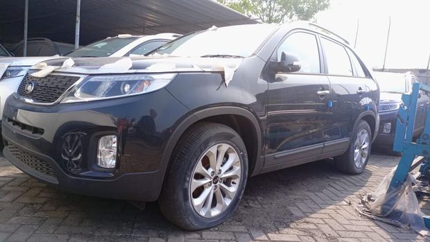 32 unit Kia Sorento dilelang