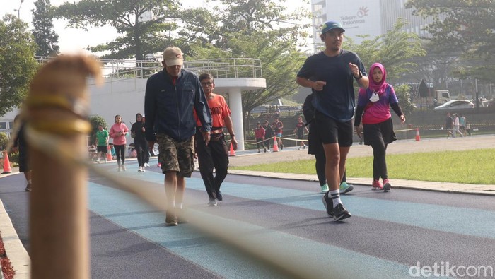 Aktivitas warga di Bandung.