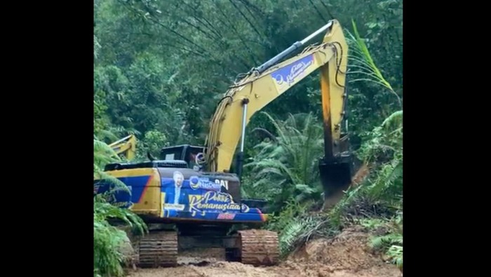 Alat berat NasDem mulai membuka jalur ke Rampi