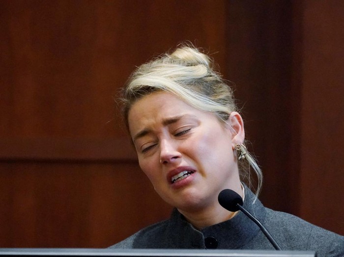 Actor Amber Heard testifies in the courtroom at the Fairfax County Circuit Courthouse in Fairfax, Va., Monday, May 16, 2022.  Steve Helber/Pool via REUTERS