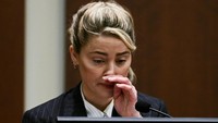Adegan Amber Heard Dituduh Isap Kokain di Persidangan