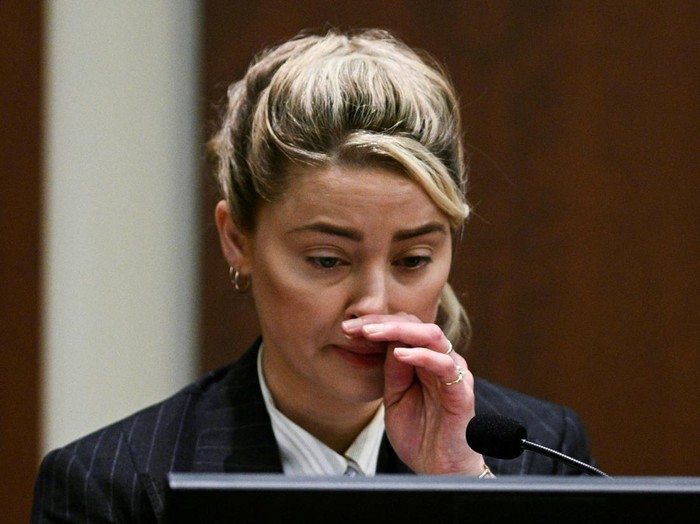 Actor Amber Heard testifies in the courtroom at the Fairfax County Circuit Courthouse in Fairfax, Va., Monday, May 16, 2022.  Steve Helber/Pool via REUTERS