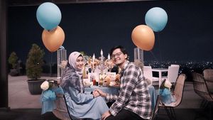 Manisnya Momen Makan Malam Annisa Rahma dan Anandito