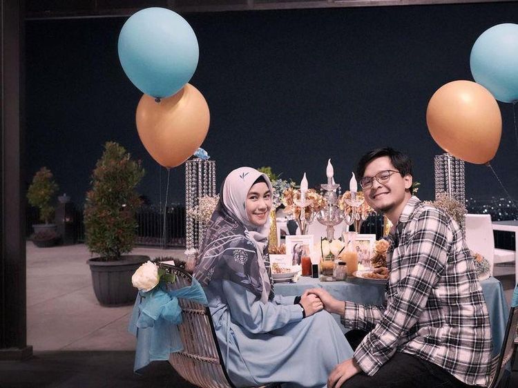 Manisnya Momen Makan Malam Annisa Rahma dan Anandito