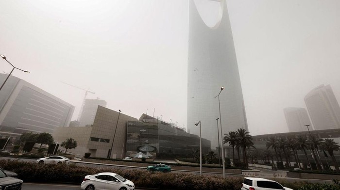 TOPSHOT - This picture taken on May 17, 2022 shows a view of the monorail station and skyline of the King Abdullah Financial District in the Aqeeq area of Saudi Arabia's capital Riyadh during a heavy dust storm. - A sandstorm engulfed Saudi Arabia's capital and other regions of the desert kingdom on May 17, hampering visibility and slowing road traffic. The thick grey haze made iconic Riyadh buildings such as Kingdom Centre nearly impossible to see from more than a few hundred metres (yards) away, though there were no announced flight delays or cancellations. (Photo by Fayez Nureldine / AFP) (Photo by FAYEZ NURELDINE/AFP via Getty Images)