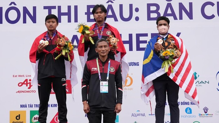Arif Dwi Pangestu meraih medali emas di SEA Games 2021