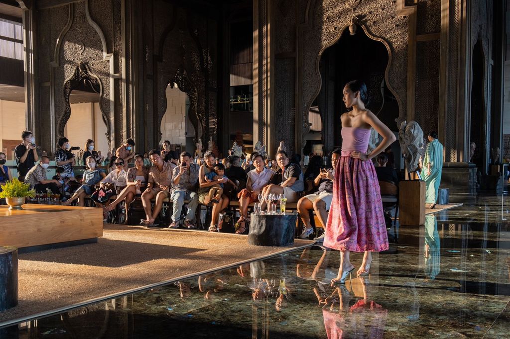 Asha Smara Darra atau Oscar Lawalata